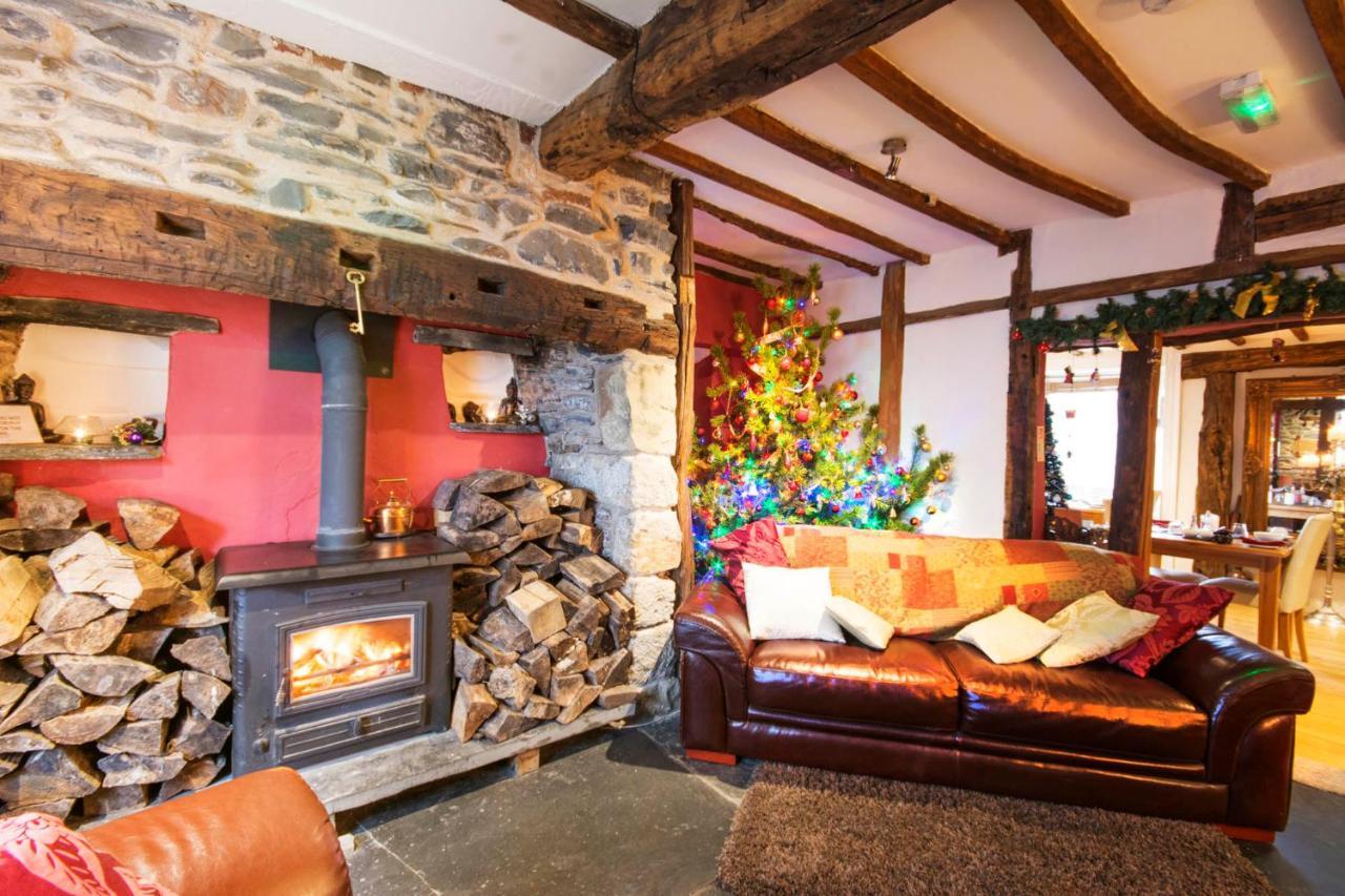 Self Catering Accommodation, Cornerstones, 16Th Century Luxury House Overlooking The River Llangollen Esterno foto